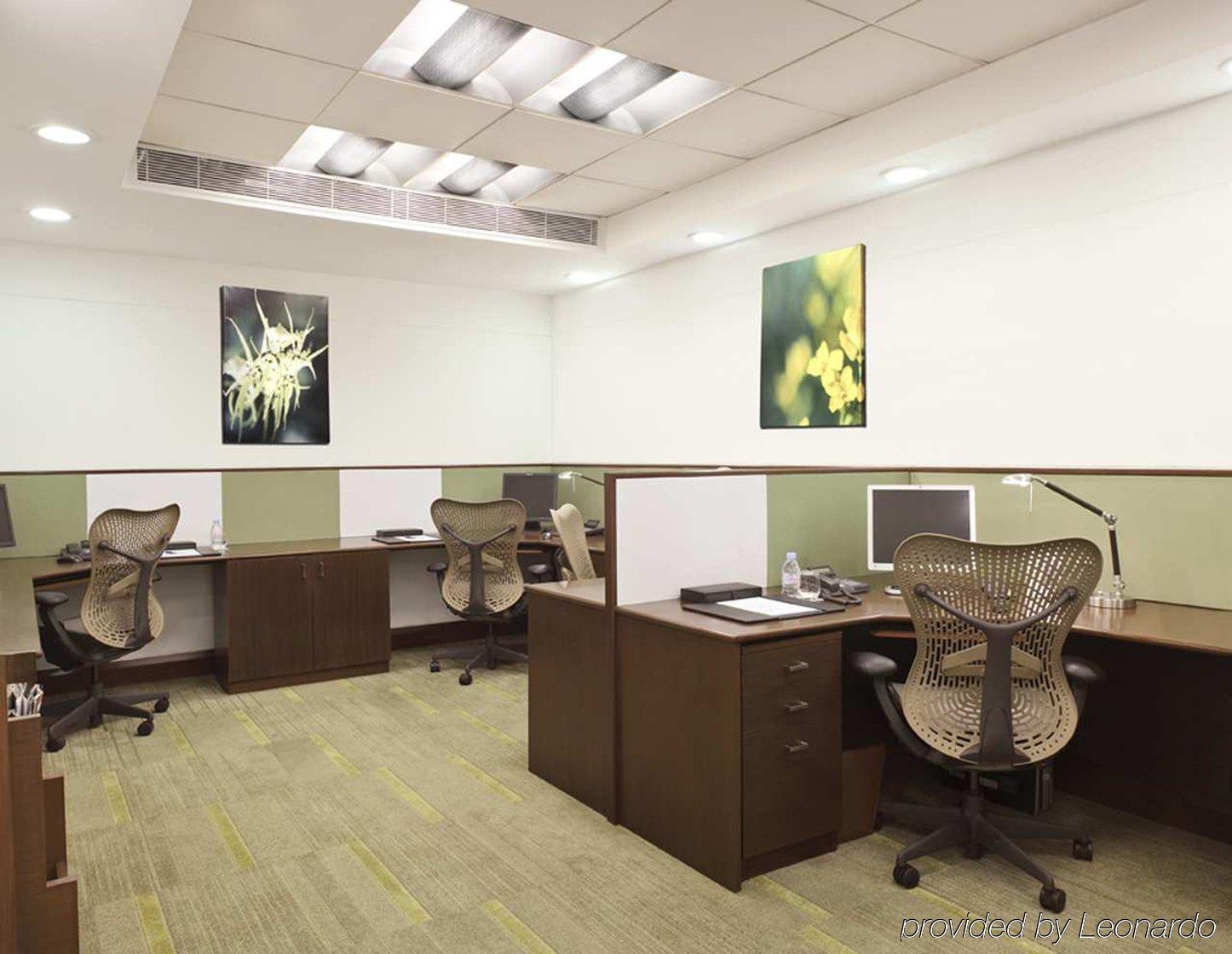 Hotel Hilton Garden New Delhi/saket 4*